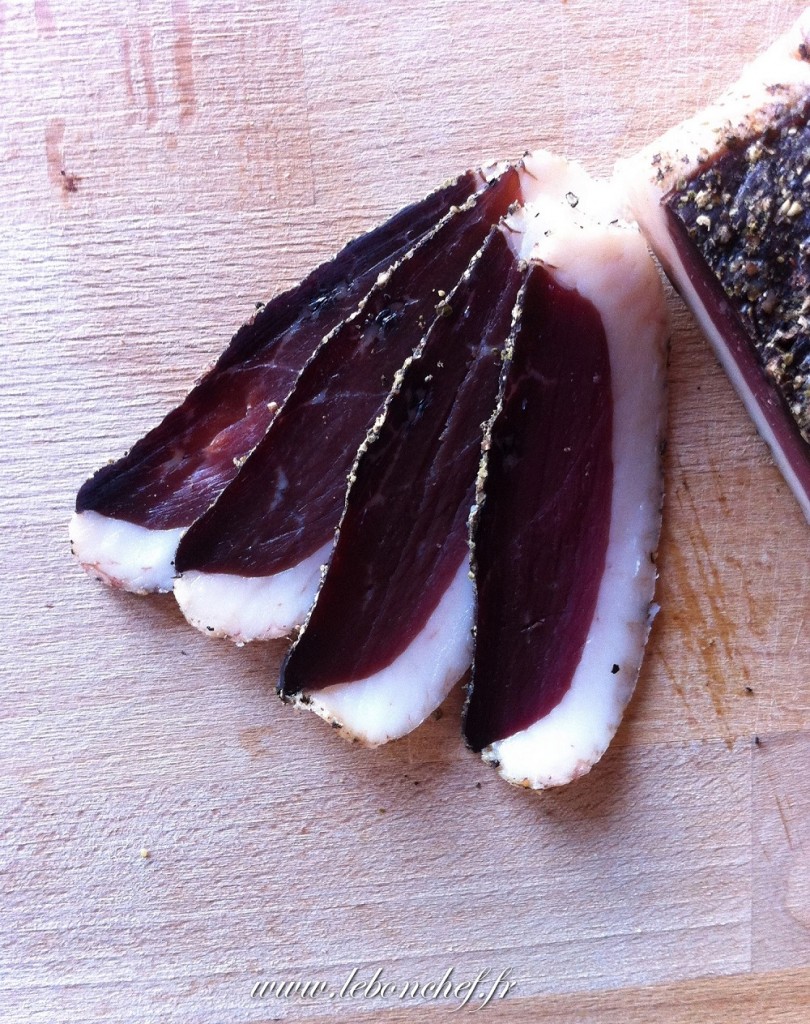 Magret séché aux deux poivres - Ce magret séché est une merveille de saveurs à l'heure de l'apéritif. Magret séché aux deux poivres - Tranché finement, ce magret séché est une merveille à l'heure de l'apéritif.