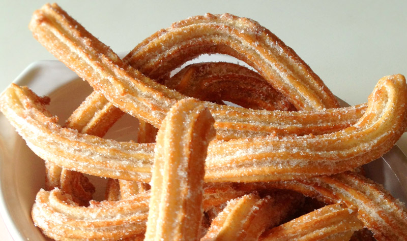 Churros espagnols - Les churros font partie de la famille des beignets.