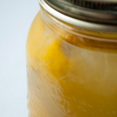Citrons confits au sel - Ce condiment, on peut l'utiliser pour parfumer une tajine, un filet de poisson cuit à la vapeur ou en papillotes.