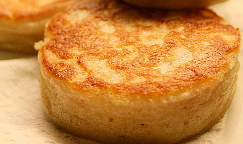 Crumpets - D'origine anglaise, le crumpet se sert au petit déjeuner.