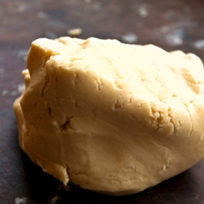 Pâte sablée - La pâte sablée est une pâte sucrée qui est très utilisée pour réaliser des tartes, petits fours ou biscuits sablés.