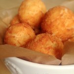 Boulettes de Cantal - Ces boulettes au fromage surprendront vos invités et régaleront vos papilles.