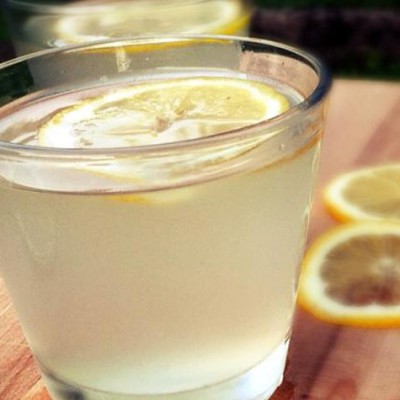 Limonade maison - Par cette chaleur, rien de mieux qu'une bonne limonade faite maison pour se rafraîchir l'été. Un véritable régale, meilleur que celle trouvée en grande surface.