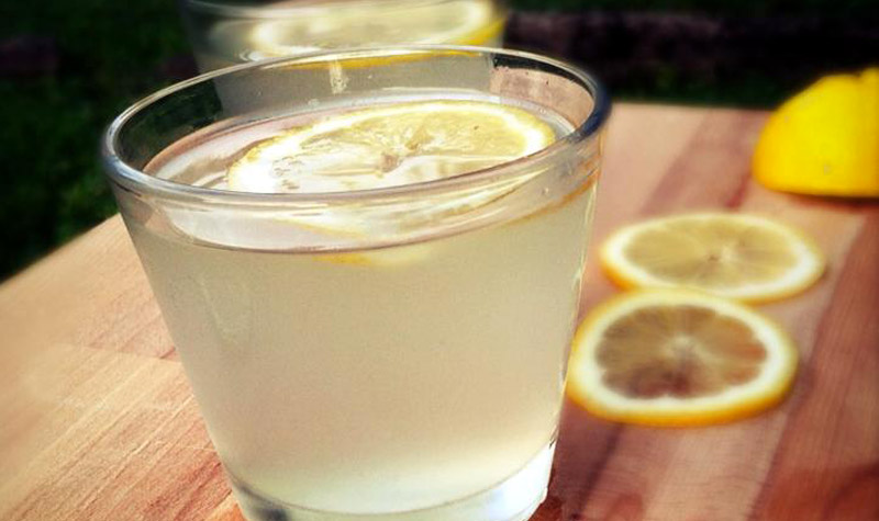 Limonade maison - Par cette chaleur, rien de mieux qu'une bonne limonade faite maison pour se rafraîchir l'été. Un véritable régale, meilleur que celle trouvée en grande surface.