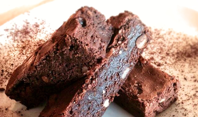 Brownie au chocolat - Au goûter des enfants, à l’heure du café, ou au dessert, ces brownies feront bien des heureux.