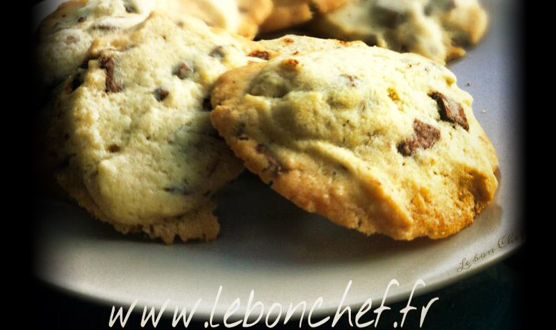 Cookies au chocolat au lait - Leur particularité est d'avoir un cœur moelleux et un pourtour plus croustillant.