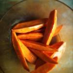 Frites de patates douces au paprika - Frites enrobées d’huile d’olive et paprika.
