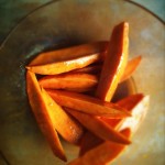 Frites de patates douces au paprika - Frites enrobées d’huile d’olive et paprika.