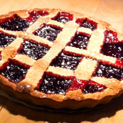 Tarte à la confiture de cerises – Cette délicieuse recette de tarte familiale séduira tous vos invités. Une tarte que vous pouvez réaliser avec n'importe quelle autre confiture.