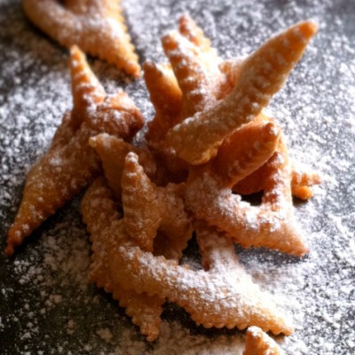 Beignets de Carnaval - Servir les beignets sur un plat de présentation et déguster bien chaud.