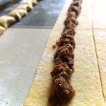 Biscuits aux figues séchées - Étaler la garniture aux figues au centre de la pâte.