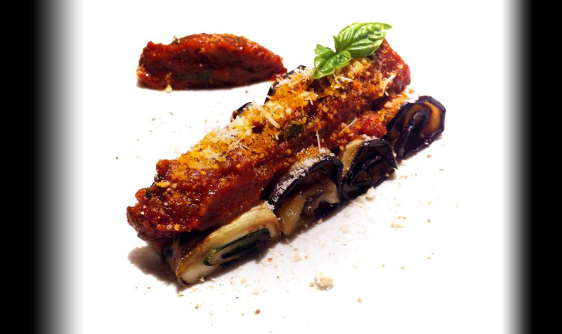 Roulés d'aubergines grillées à la mozzarella - une entrée saine et équilibrée aux saveurs italiennes.