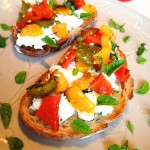 Crostini aux poivrons et chèvre frais - Une recette simple mais toujours efficace!