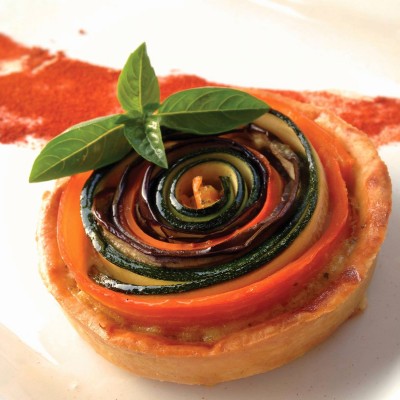 Tarte spirale aux légumes - Cette entrée festive peut être accompagnée d'une salade verte.