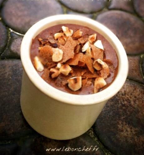 Mousse au chocolat au lait, noisettes