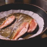 Salade de rougets - Soyez délicat afin d'éviter d’abimer la belle peau du rouget. (Photo : Elodie Davis).