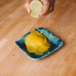 Salade de rougets - Laisser macérer afin de les attendrir. (Photo : Elodie Davis).