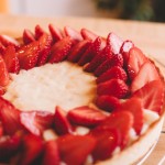 Tarte aux fraises – Dressage de la tarte. (Photo : Elodie Davis).