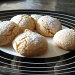 Amaretti (recette italienne) - De délicieux petits biscuits italiens, légers et parfaits pour l'heure du café.