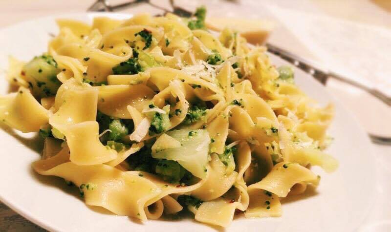 Pâtes aux brocolis et au pecorino - Une recette simple à préparer qui apporte le soleil d'Italie pour le dîner.