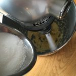 Taralli siciliani - Battre le beurre avec le sucre jusqu'à ce que le mélange soit léger et mousseux.