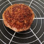 French Burger - Réserver la viande au chaud sous une feuille de papier aluminium.