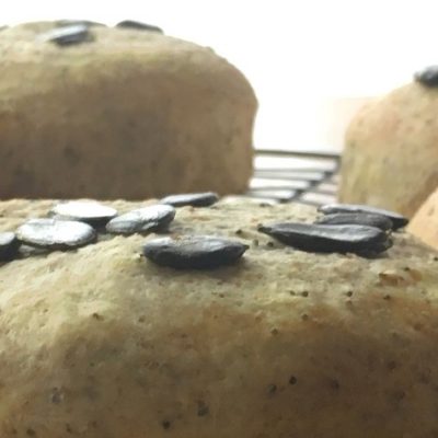 Bun aux graines de courge - Ce pain moelleux et bon pour la santé est la recette parfaite pour vos soirées burger !