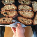 Bruschetta aux saveurs italiennes - Pour griller les tranches sans four, utiliser un grille-pain.
