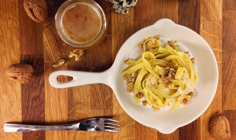 Tagliatelles au roquefort, noix et miel - Un plat express qui ne manque pas d'originalité ni de saveur !