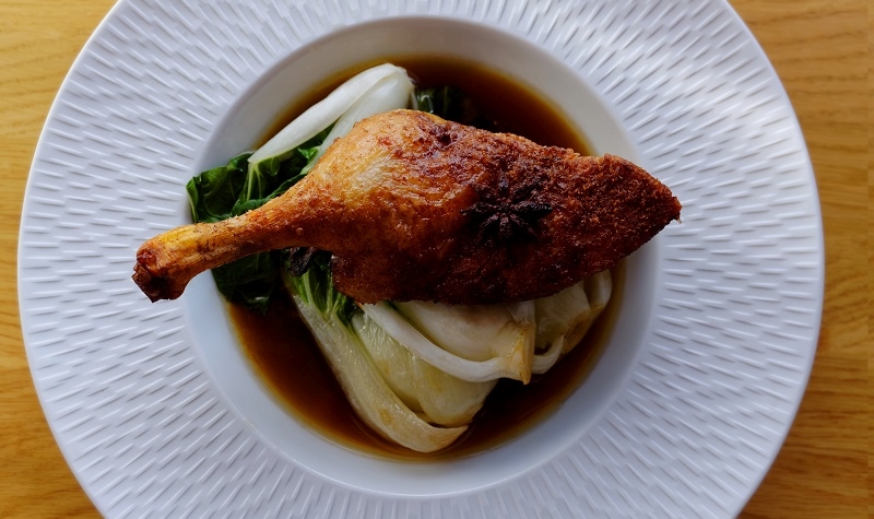 Canard braisé au poivre de Sichuan - Parfumé et épicé à la fois, ce savoureux plat permet de voyager dans les saveurs asiatiques.