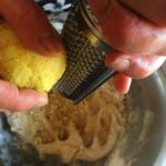 Paste nuove - Râper un citron au dessous de la pâte et mélanger.