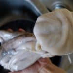 Salade de poulpe de roche - Retourner la tête du poulpe comme un gant; retirer Les viscères, puis s’en débarrasser.